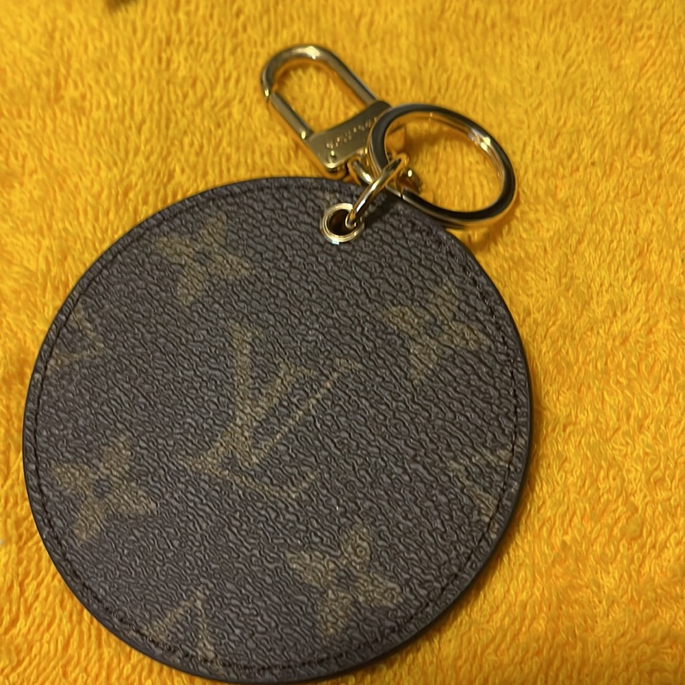 Authentic Louis Vuitton monogram reverse key holder/ bag charm - Picture 4 of 7
